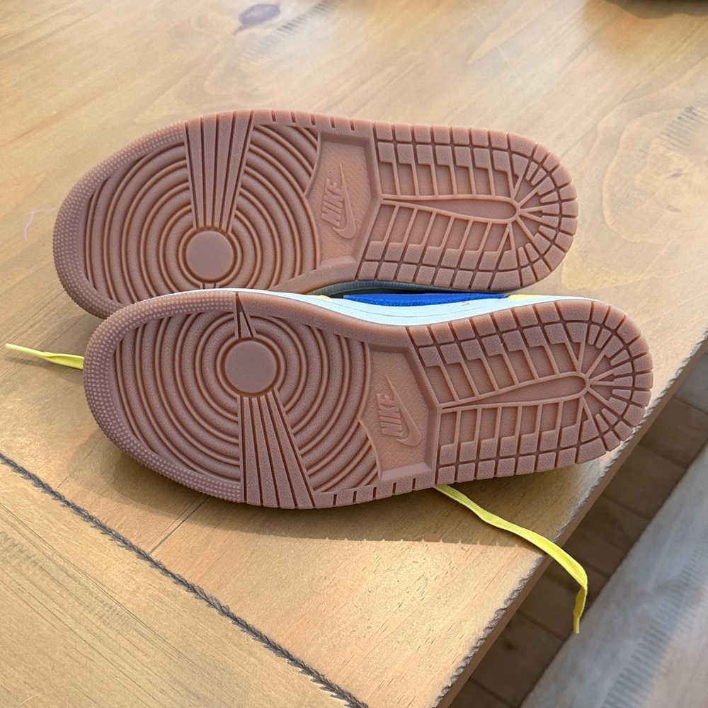 Travis Scott Yellow and Blue Sneakers - Picture 4 of 7